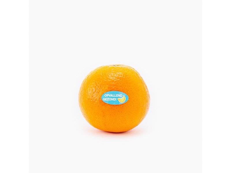 Sinaasappel met fruitsticker