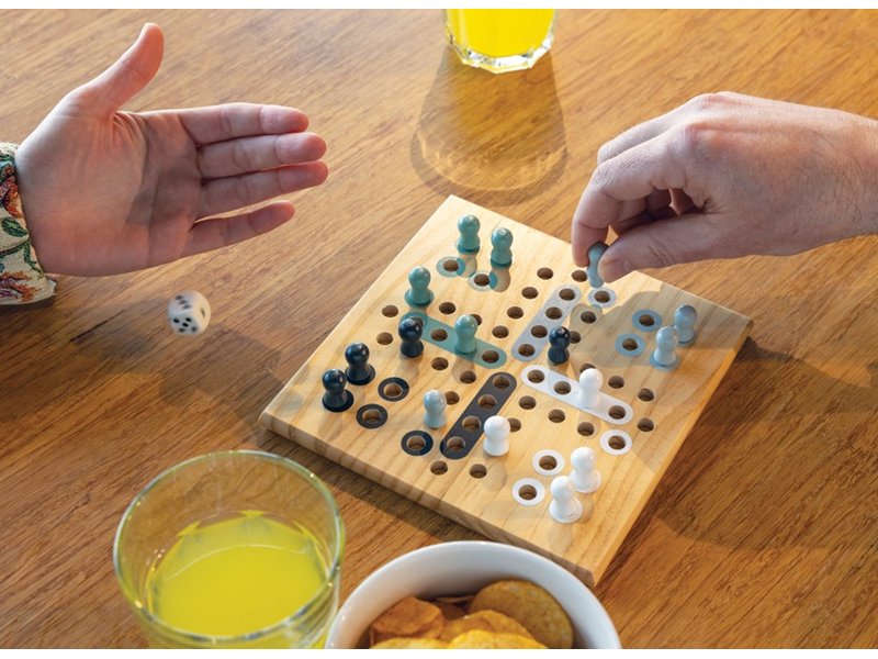 Claire houten mens erger je niet-spel