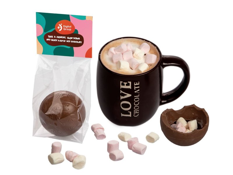 Warme chocolademelk-bal met marshmallows