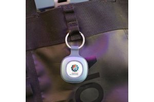 Tracker met eigen logo