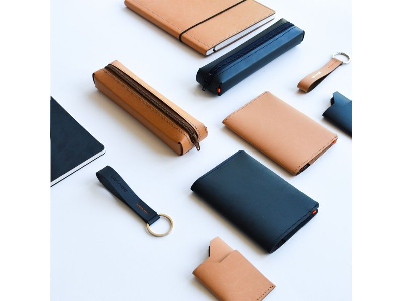 Recycled Leather Passport Holder paspoorthoesje