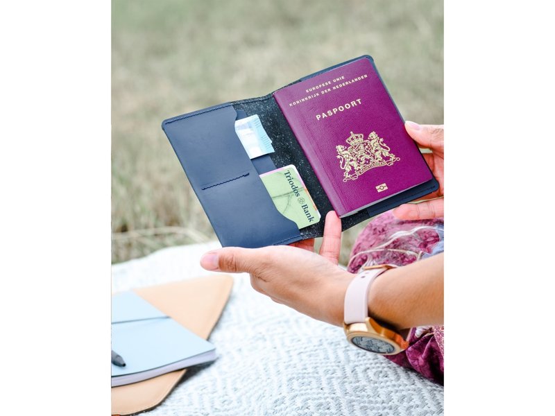 Recycled Leather Passport Holder paspoorthoesje