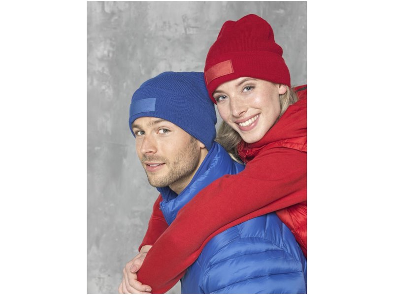 Ook in de winter vergeet u uw relaties niet. Geef ze een muts bedrukt met uw eigen logo of bedrijfsnaam cadeau Ook in de winter vergeet u uw relaties niet. Geef ze een muts bedrukt met uw eigen logo of bedrijfsnaam cadeau