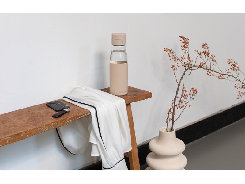 Ukiyo glazen hydratatie-trackingfles met sleeve Ukiyo glazen hydratatie-trackingfles met sleeve