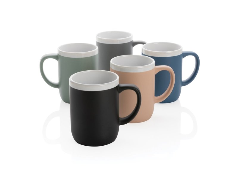 Keramische mok met witte rand