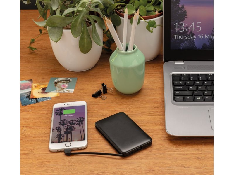 5.000 mAh zakformaat powerbank met geïntegreerde kabels 5.000 mAh zakformaat powerbank met geïntegreerde kabels