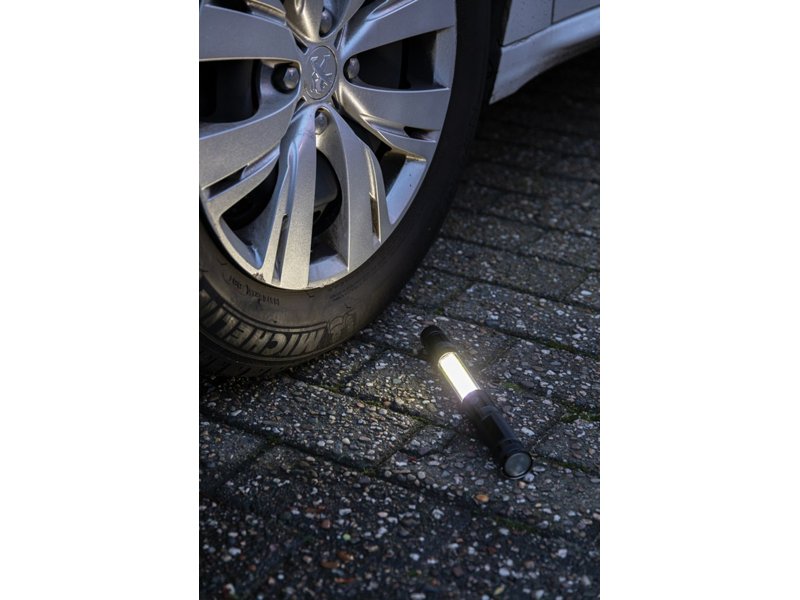 Uitschuifbare zaklamp met COB