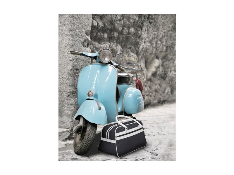 Retro sporttassen als relatiegeschenk? Bedruk uw bedrijfslogo op deze retro sportbag Retro sporttassen als relatiegeschenk? Bedruk uw bedrijfslogo op deze retro sportbag
