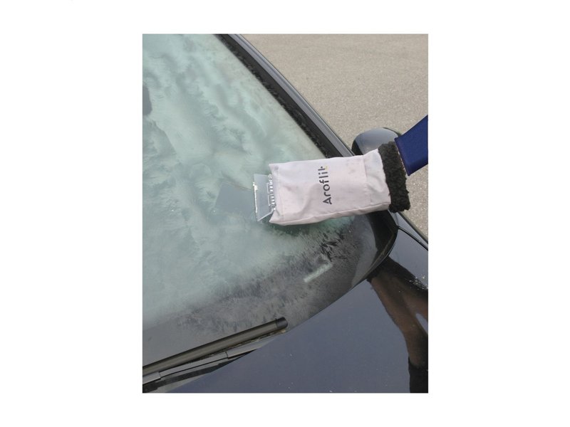 Ijskrabber met handschoen, geen koude handen meer in de ochtend Ijskrabber met handschoen, geen koude handen meer in de ochtend