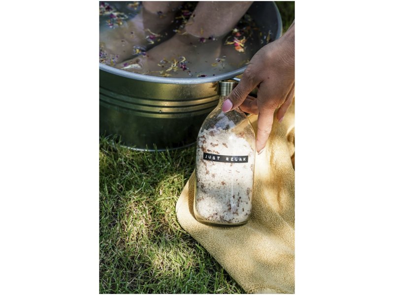 Wellmark Just Relax 500 ml badzout - rozengeur Wellmark Just Relax 500 ml badzout - rozengeur