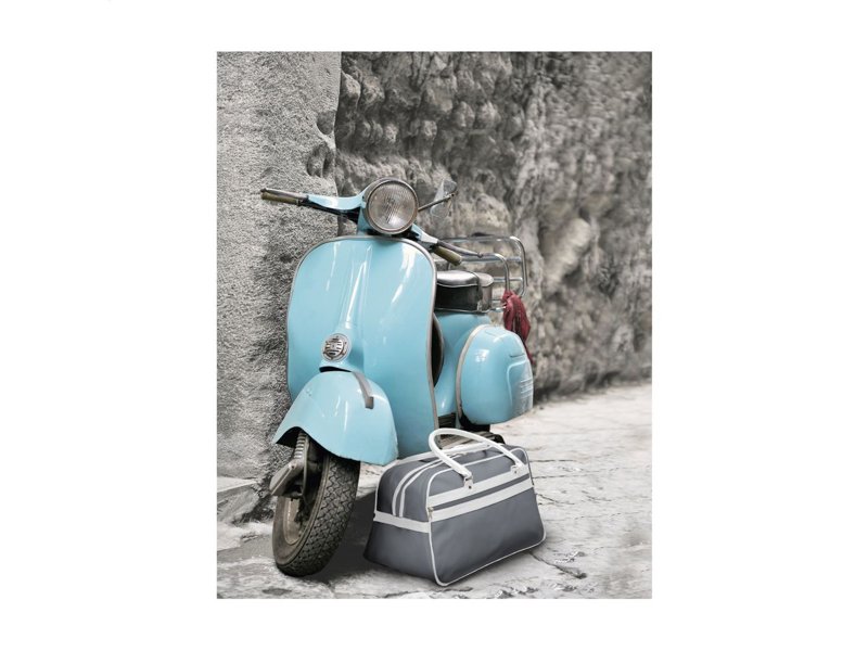 Retro sporttassen als relatiegeschenk? Bedruk uw bedrijfslogo op deze retro sportbag Retro sporttassen als relatiegeschenk? Bedruk uw bedrijfslogo op deze retro sportbag
