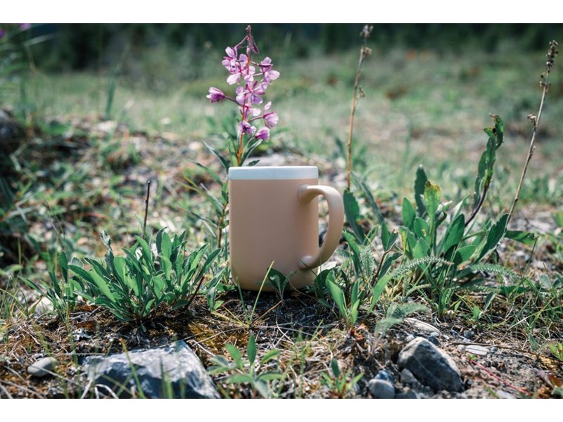 Keramische mok met witte rand