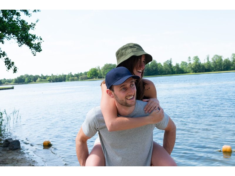 Nilton's Retail Medium cap Nilton's Retail Medium cap