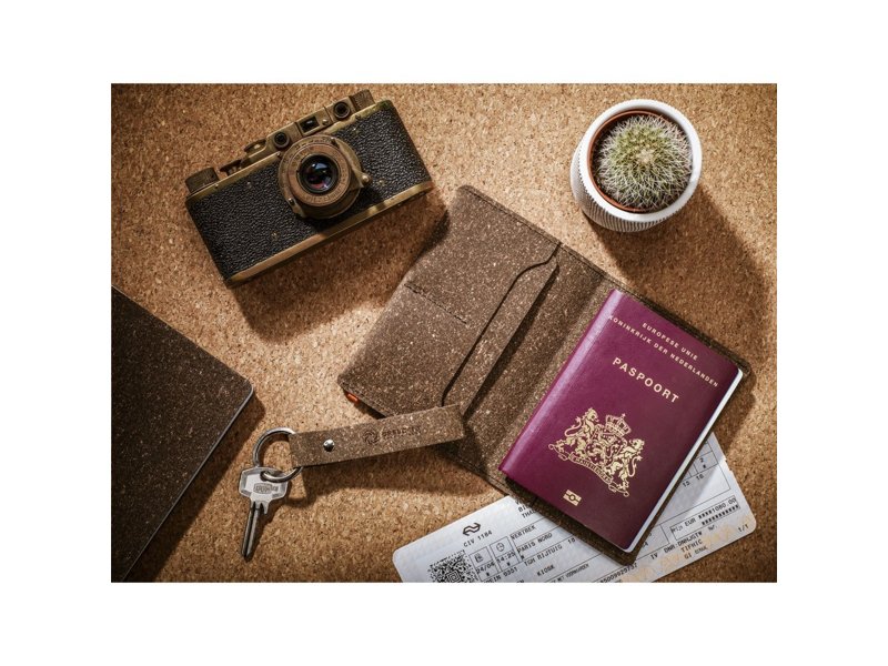 Recycled Leather Passport Holder paspoorthoesje