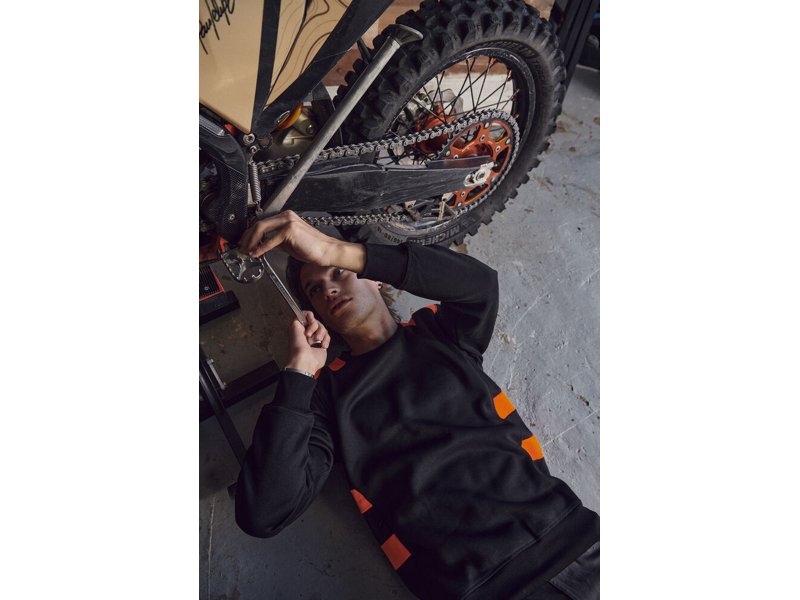 Clique Ambition Roundneck