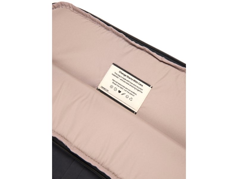 KENTO URBAN RCS gerecyclede nylon 15,6 inch laptopsleeve KENTO URBAN RCS gerecyclede nylon 15,6 inch laptopsleeve