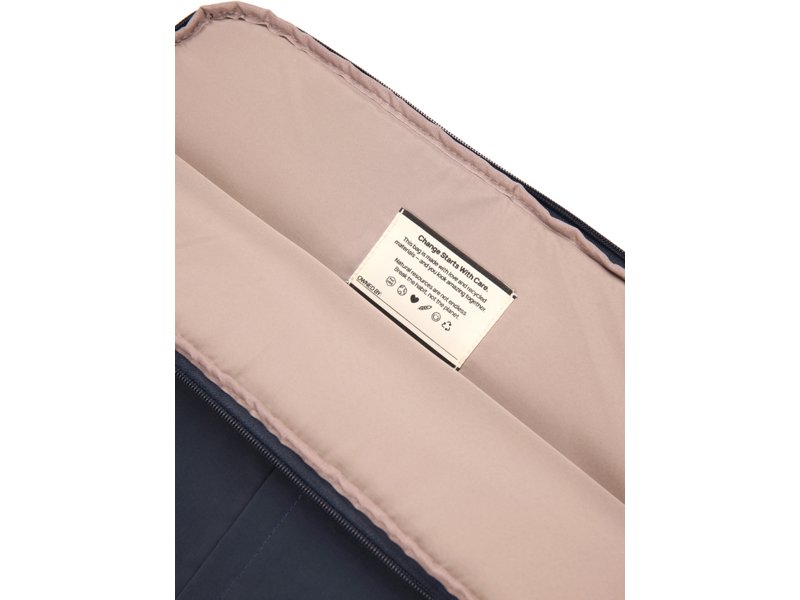 KENTO URBAN RCS gerecyclede nylon 15,6 inch laptopsleeve KENTO URBAN RCS gerecyclede nylon 15,6 inch laptopsleeve